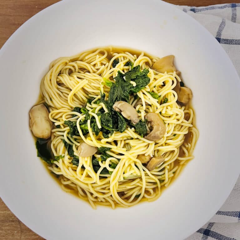 10-Minute Ramen soup with spinach and mushrooms