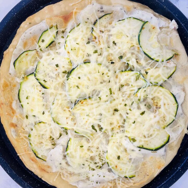 white pizza with zucchini