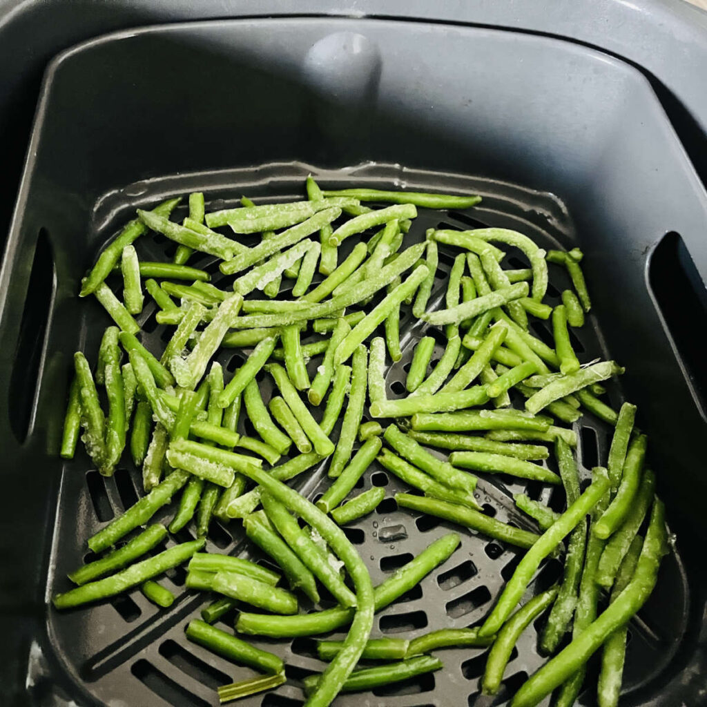 Uncooked Green beans in the air fryer