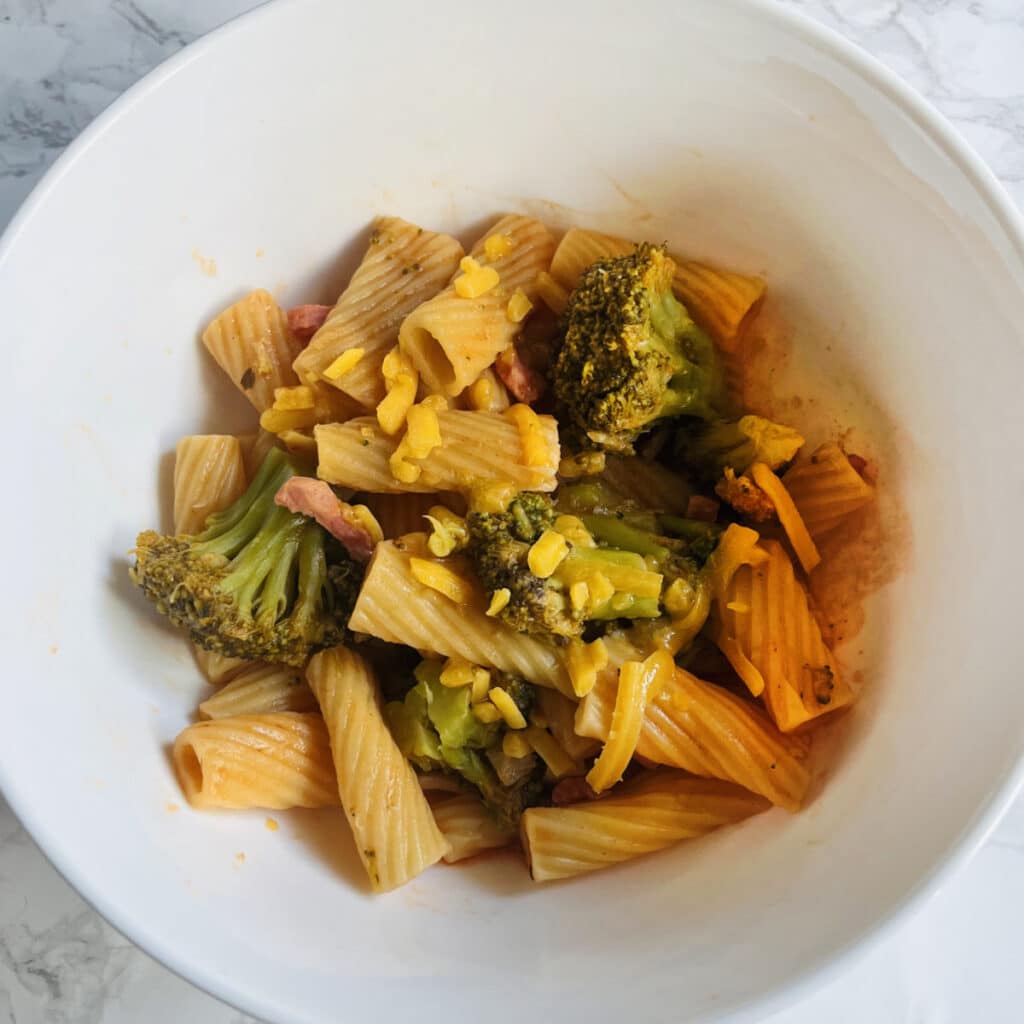 Instant pot rigatoni with broccoli and cheese