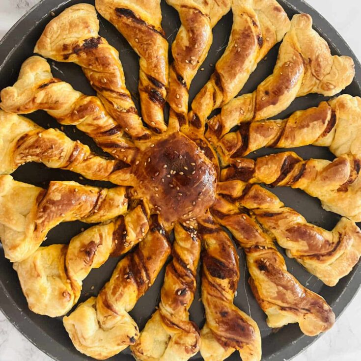 Puff pastry pinwheel with pesto twist 1