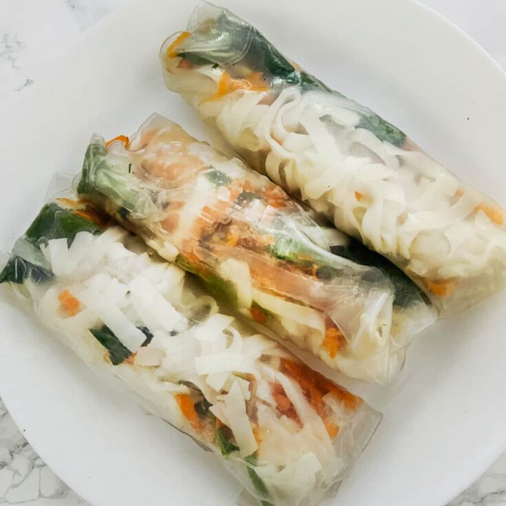 Fresh spring rolls with seafood 1