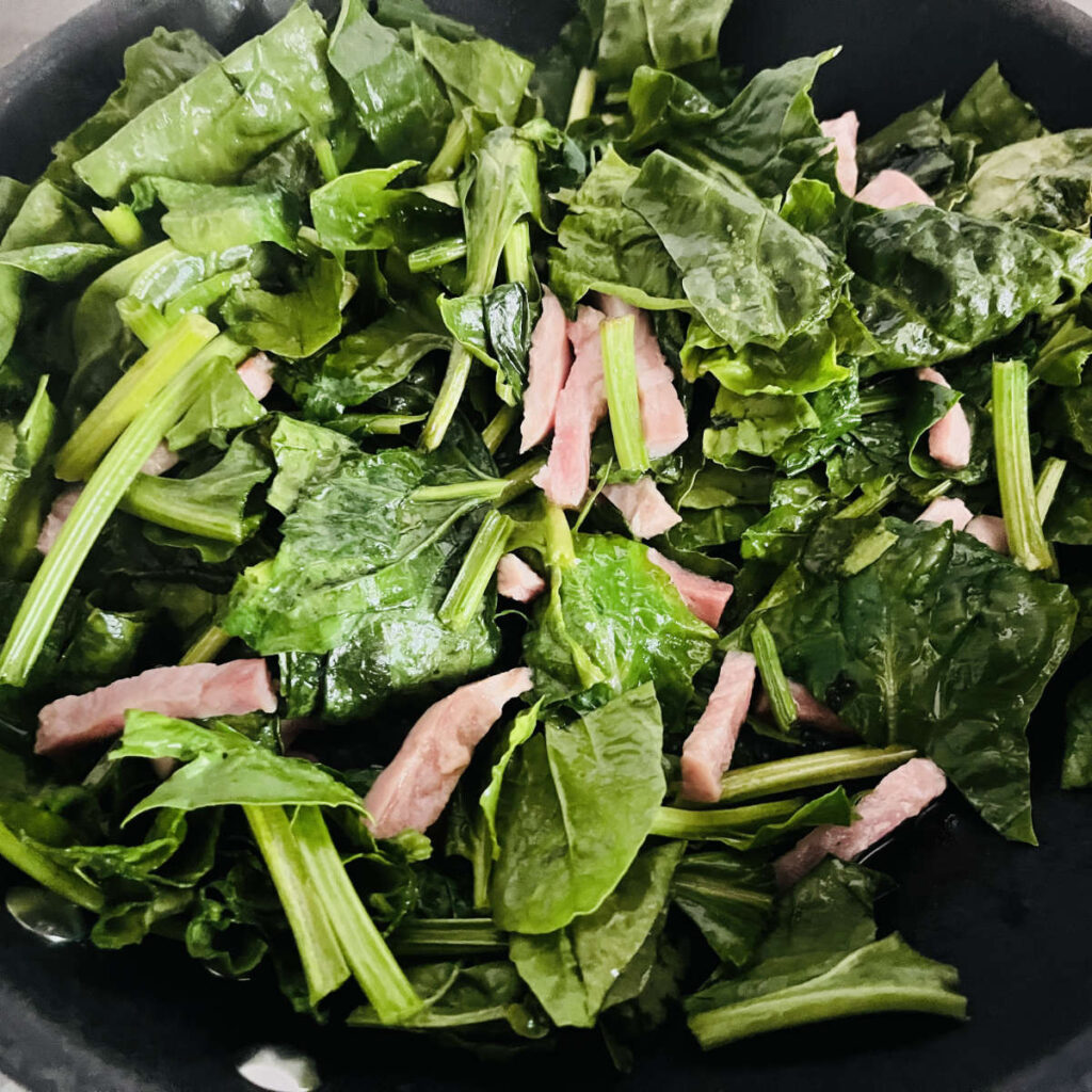 Spinach and bacon cooking