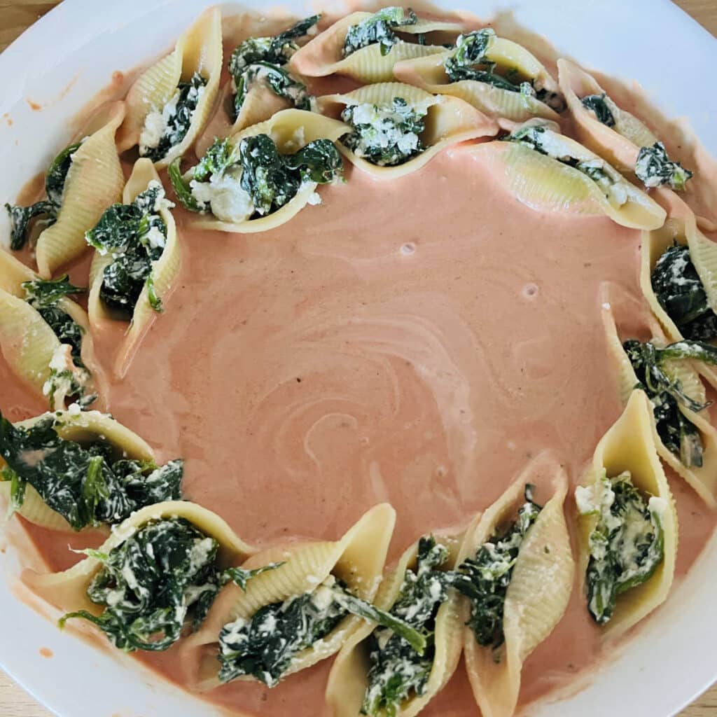 Spinach and ricotta stuffed shell pasta in creamy tomato sauce 2