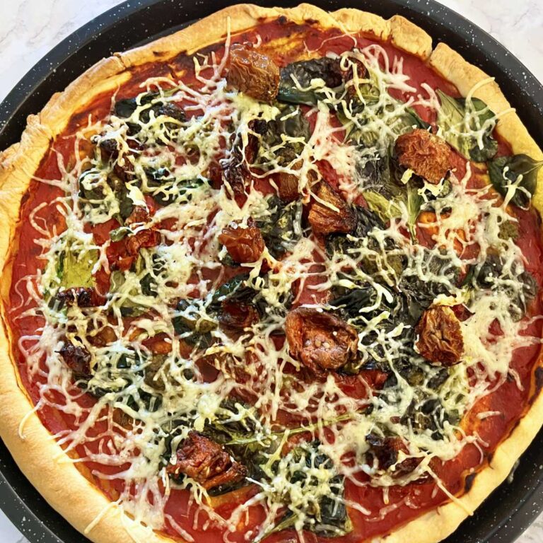 Sun-dried tomato and pesto pizza