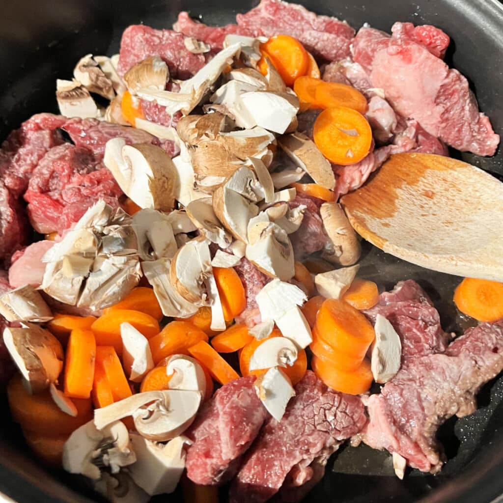 Beef stir fry with mushrooms and carrots 16 Beef stir fry with mushrooms and carrots 2